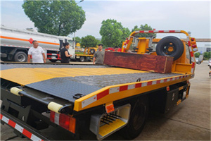 长椿街附近拖车电话号码服务