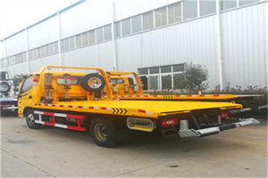 长椿街附近拖车救援搭电