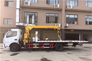 长椿街附近汽车轮胎更换